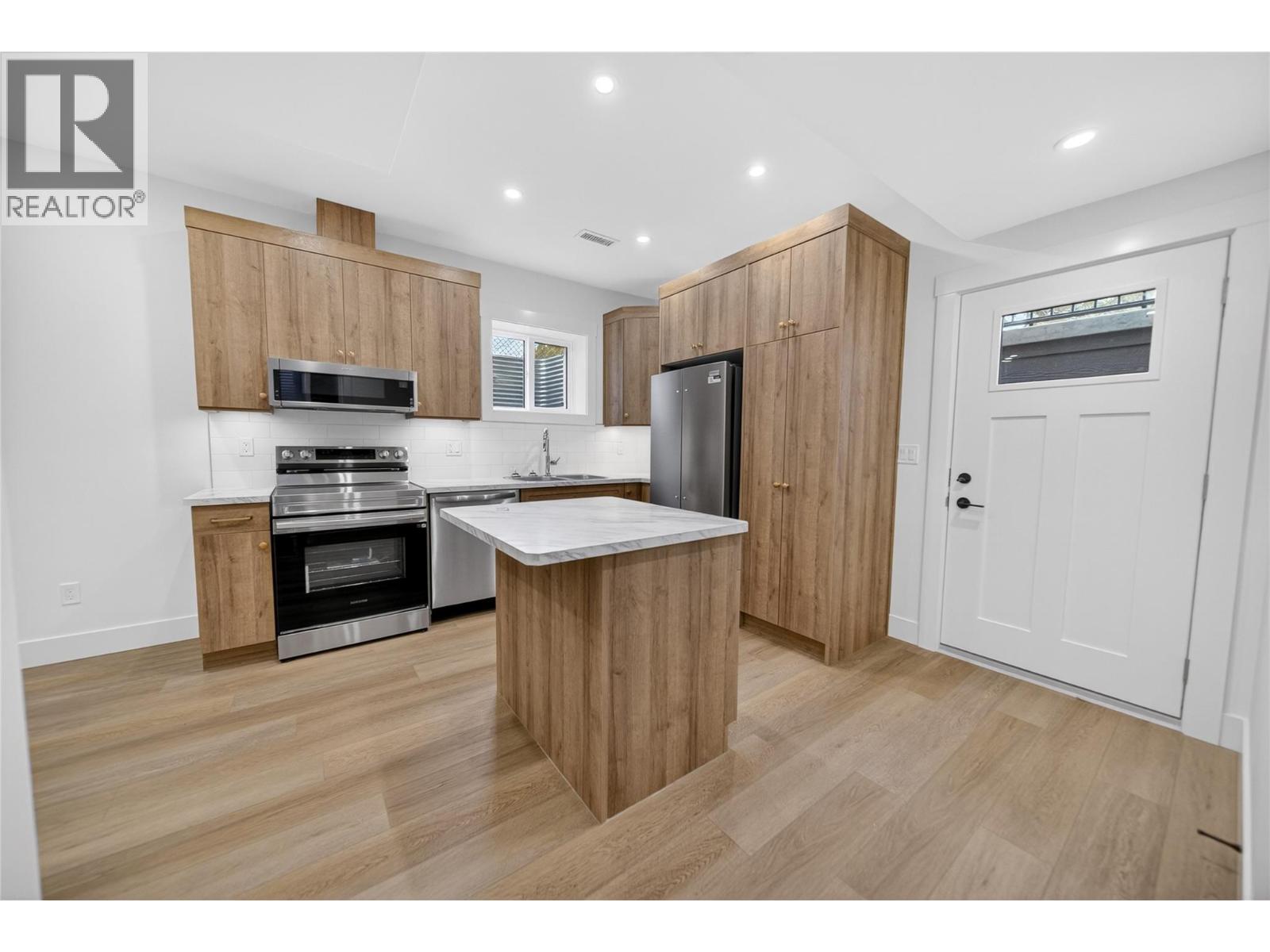 221 4th Avenue S, Cranbrook, British Columbia  V1C 2E2 - Photo 4 - 10381345