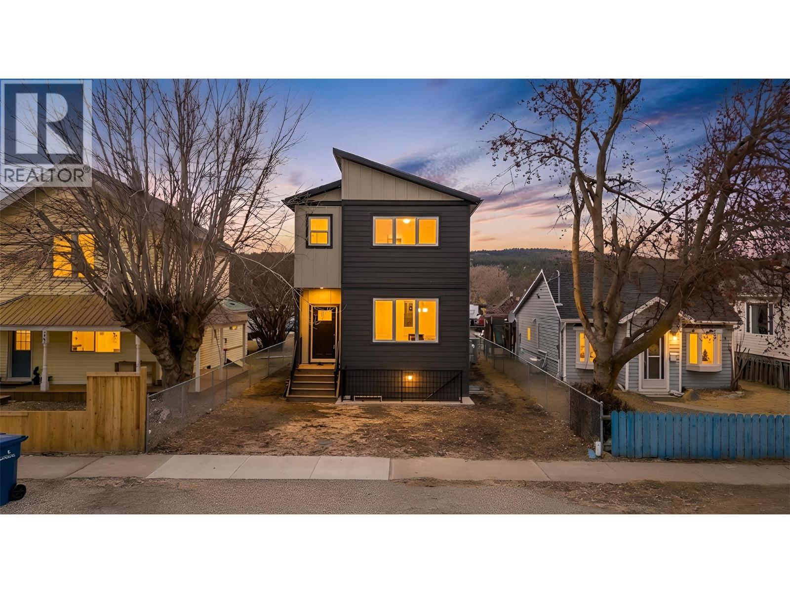 221 4th Avenue S, Cranbrook, British Columbia  V1C 2E2 - Photo 1 - 10381345