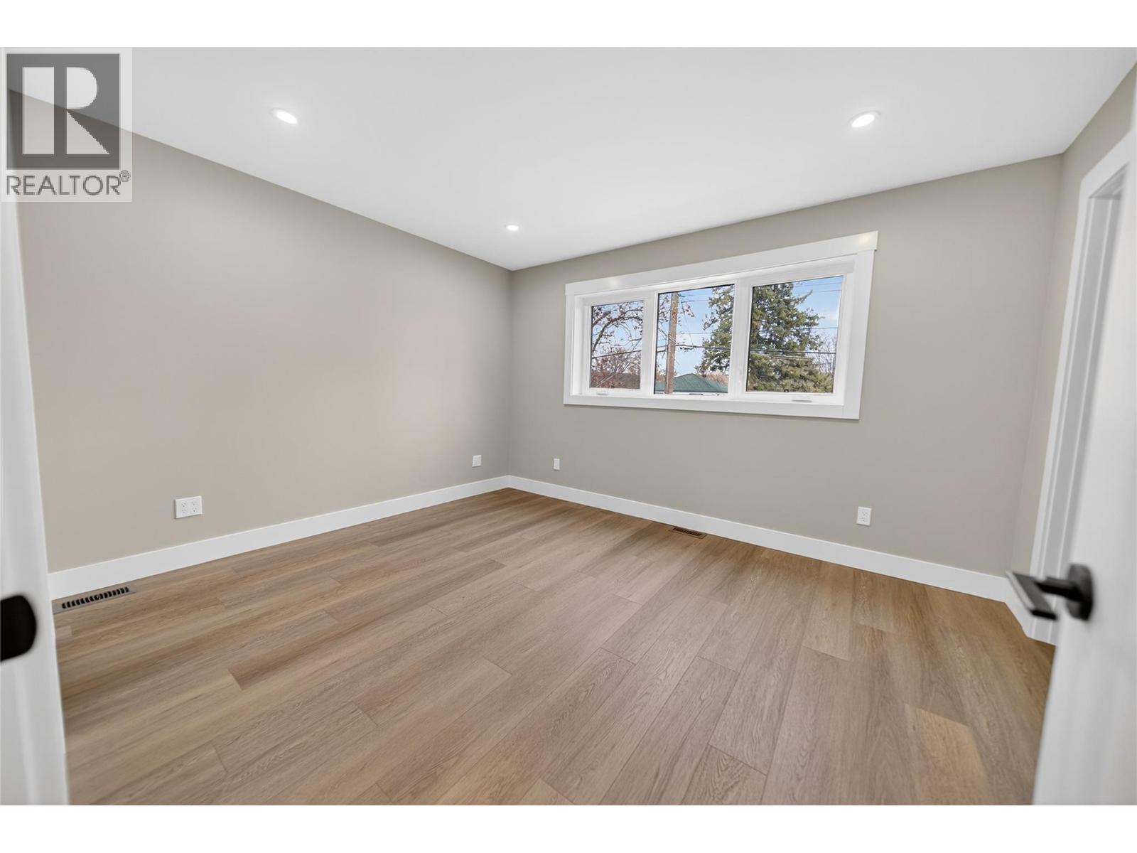 221 4th Avenue S, Cranbrook, British Columbia  V1C 2E2 - Photo 8 - 10381345