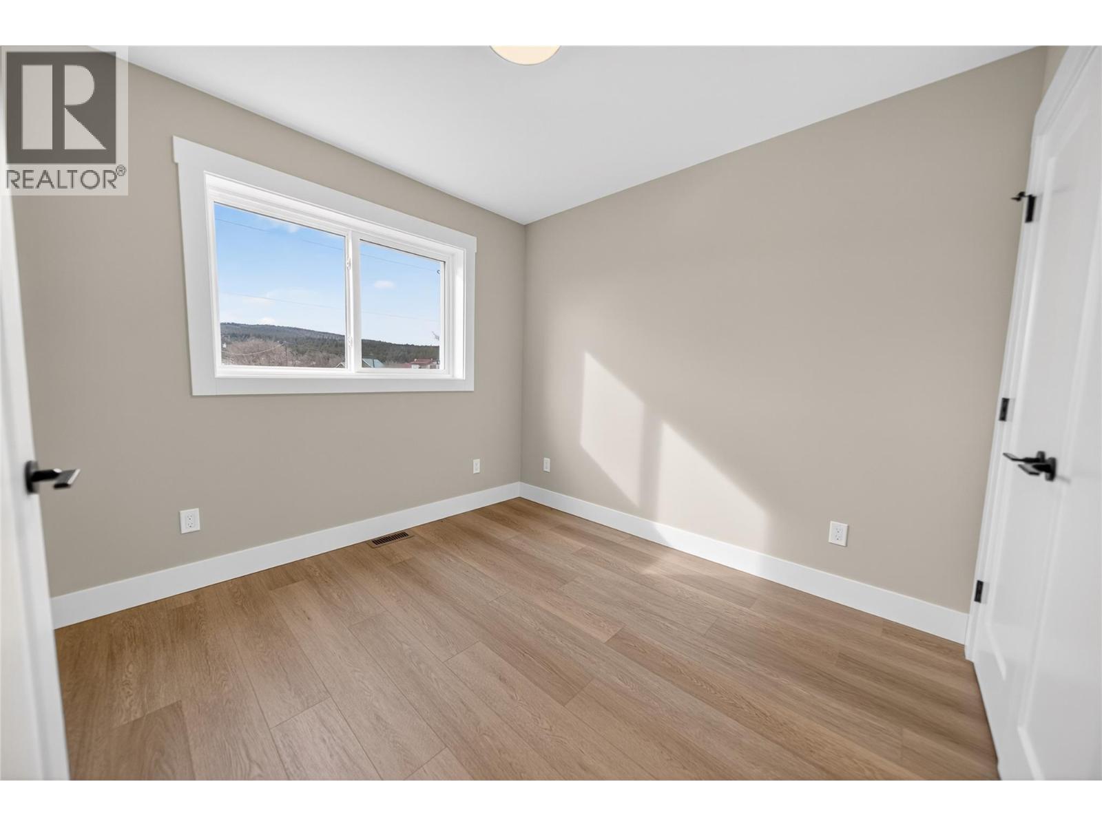 221 4th Avenue S, Cranbrook, British Columbia  V1C 2E2 - Photo 11 - 10381345