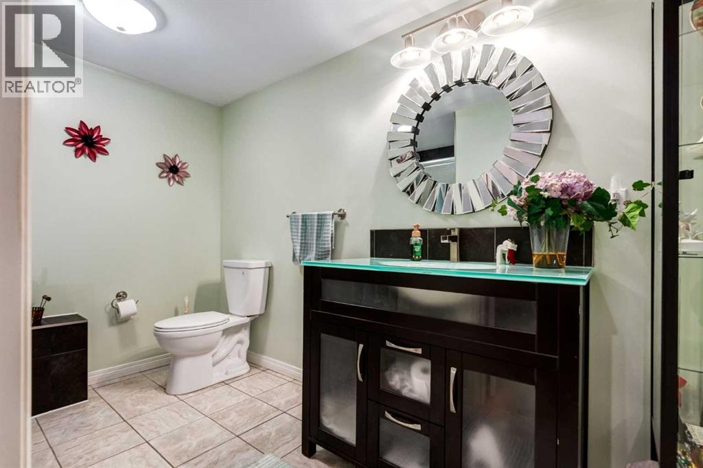 9023 Royal Oak Way Nw, Calgary, Alberta  T3G 0A4 - Photo 38 - A2299525