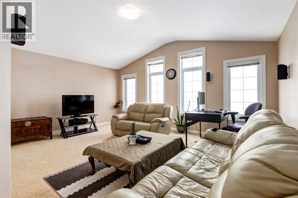 9023 Royal Oak Way Nw, Calgary, Alberta  T3G 0A4 - Photo 17 - A2299525