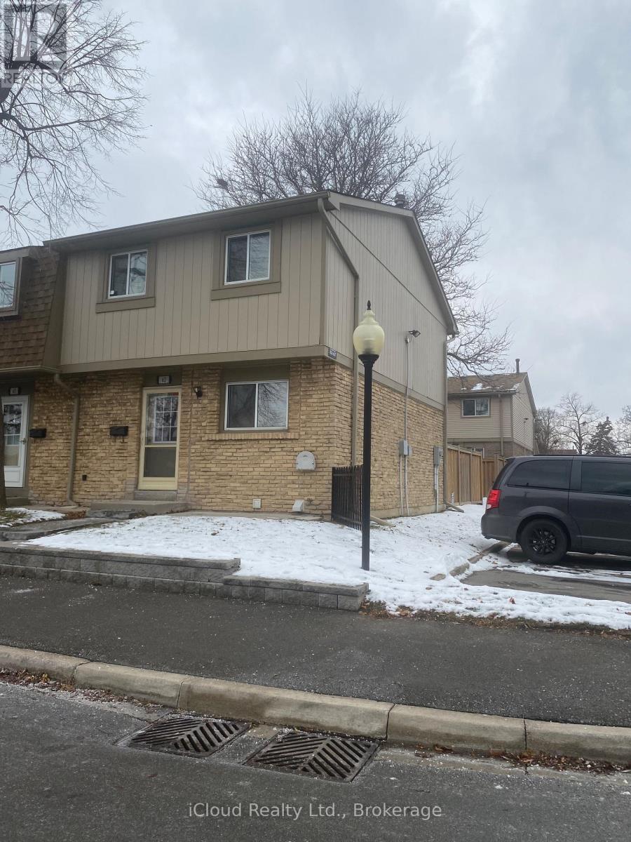 62 - 81 Hansen Road, Brampton, Ontario  L6V 3C7 - Photo 2 - W12682698