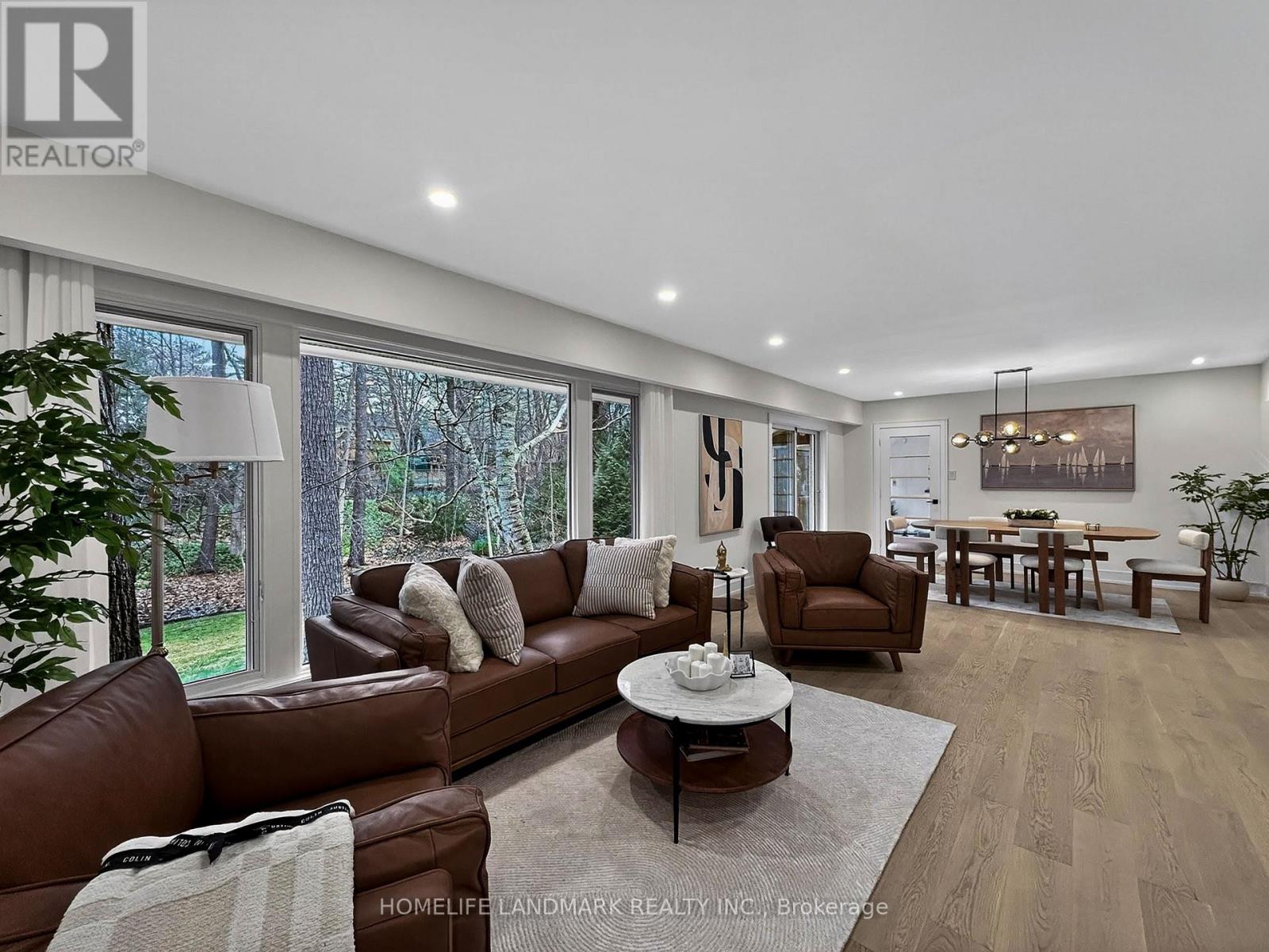 284 Woodland Drive, Oakville, Ontario  L6J 4W5 - Photo 3 - W12786588