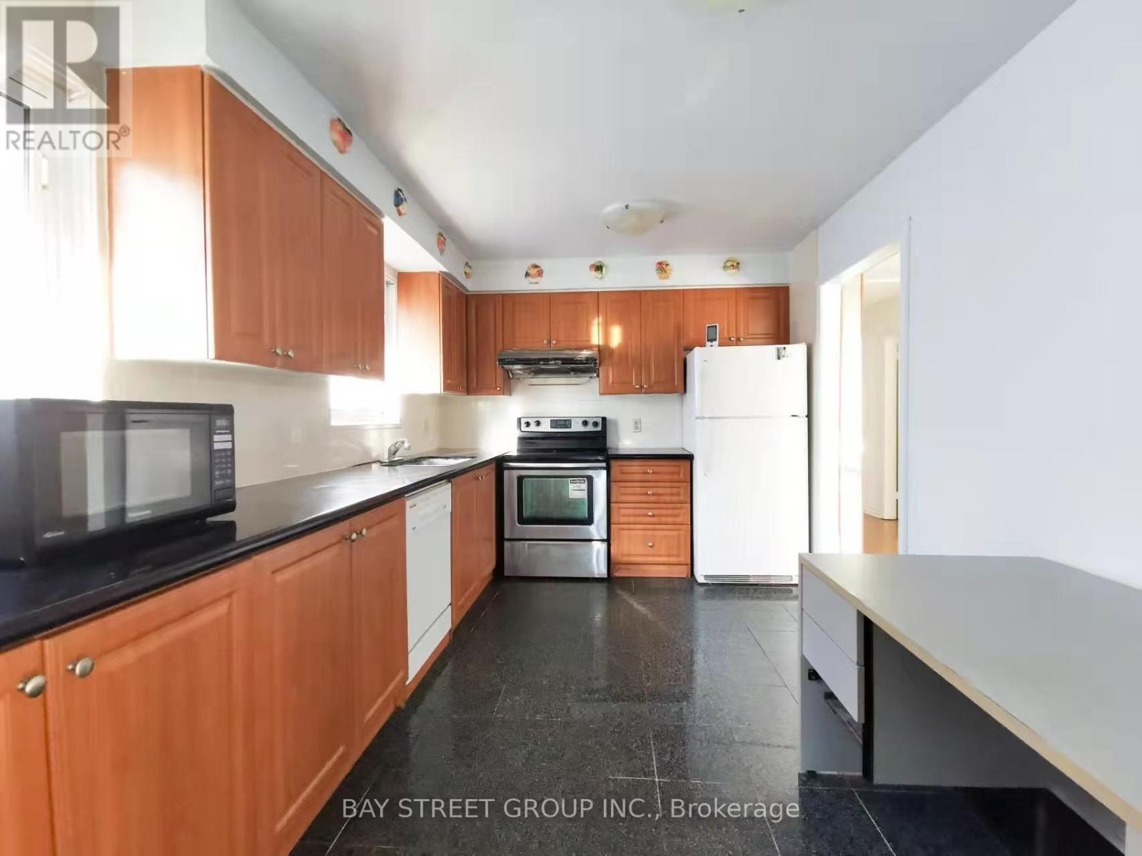 Upper - 97 Micmac Crescent, Toronto, Ontario M2H 2K1 - Photo 4 - C12986846