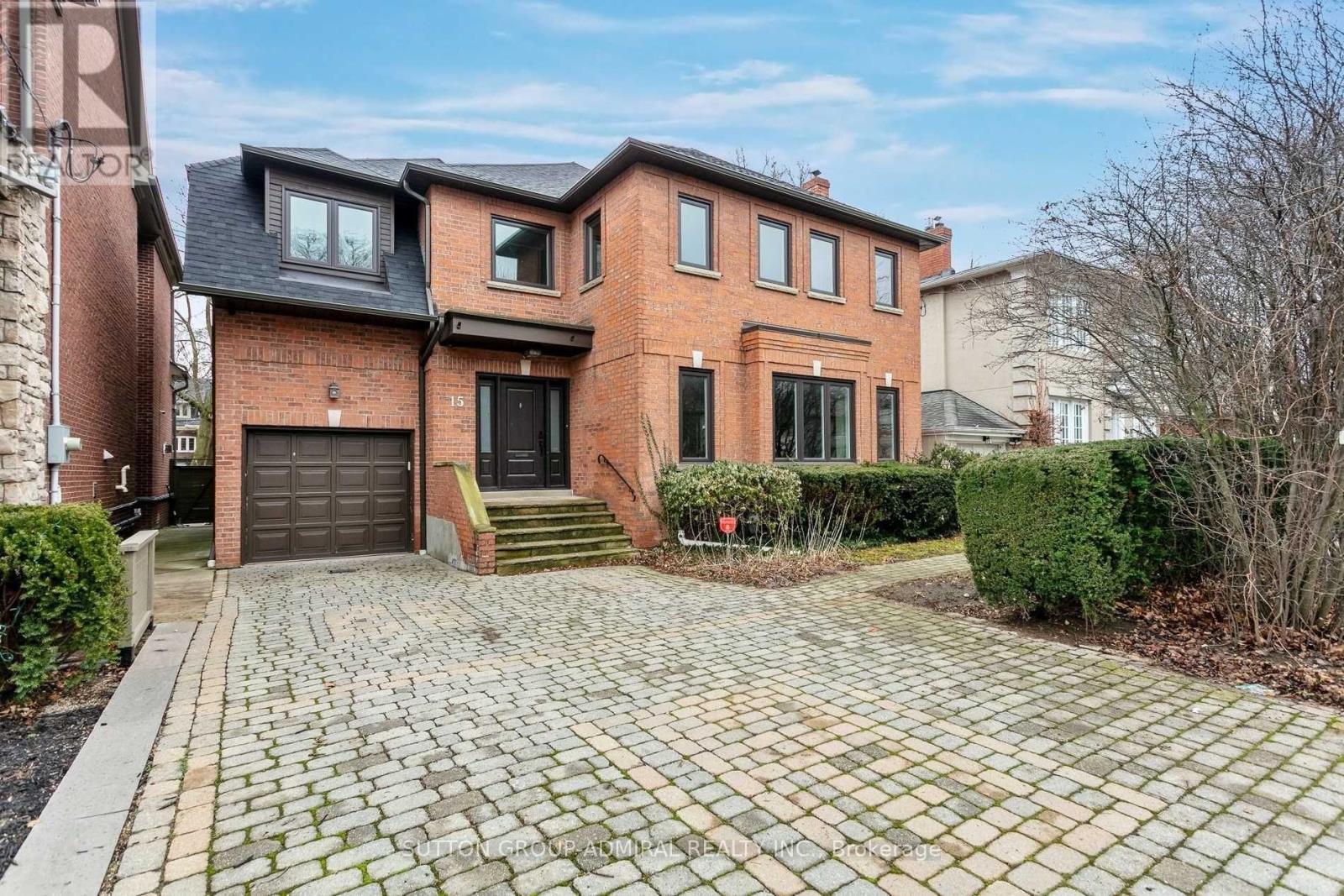 15 WHITEHALL ROAD, Toronto, Ontario