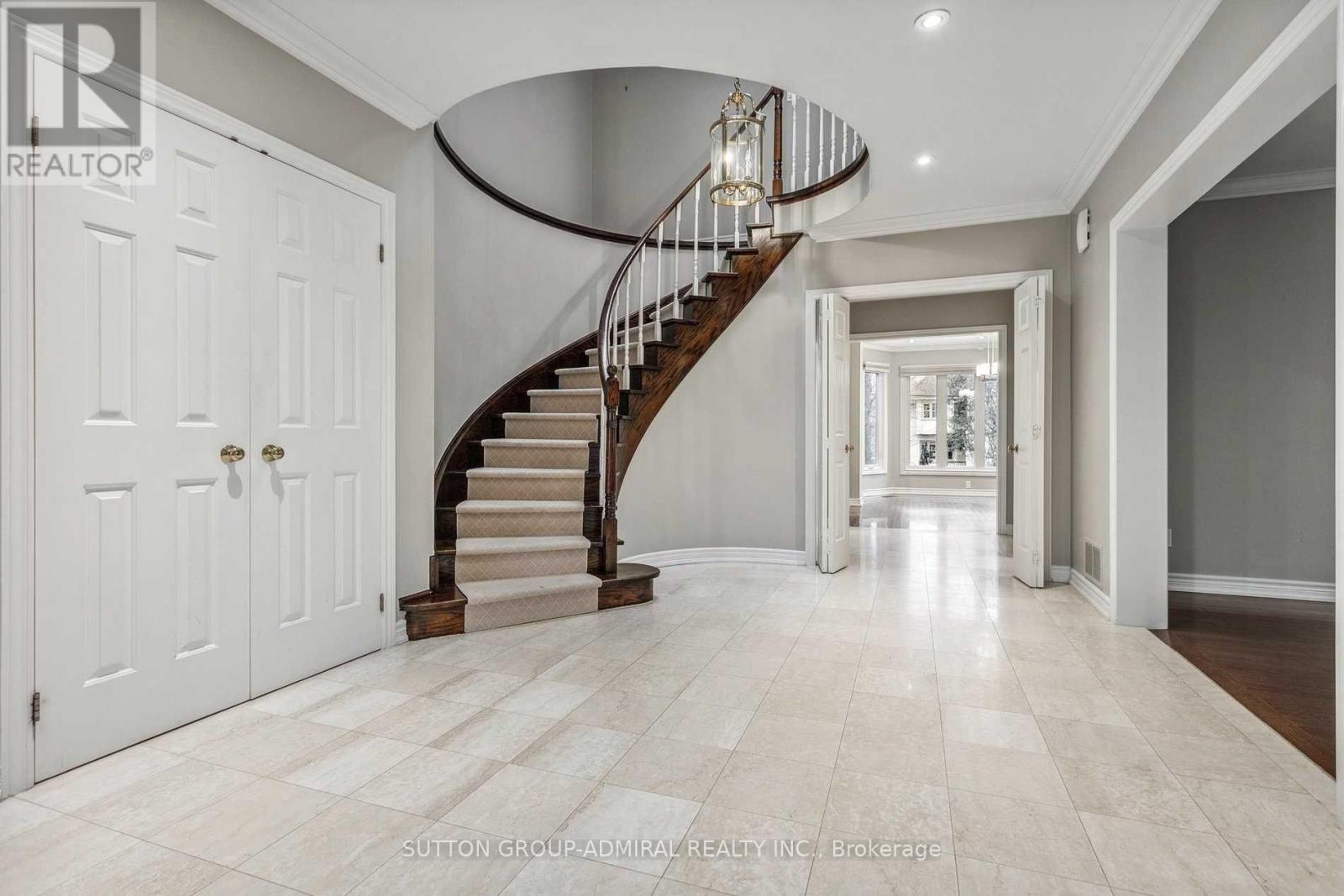 15 Whitehall Road, Toronto, Ontario  M4W 2C5 - Photo 3 - C12986854