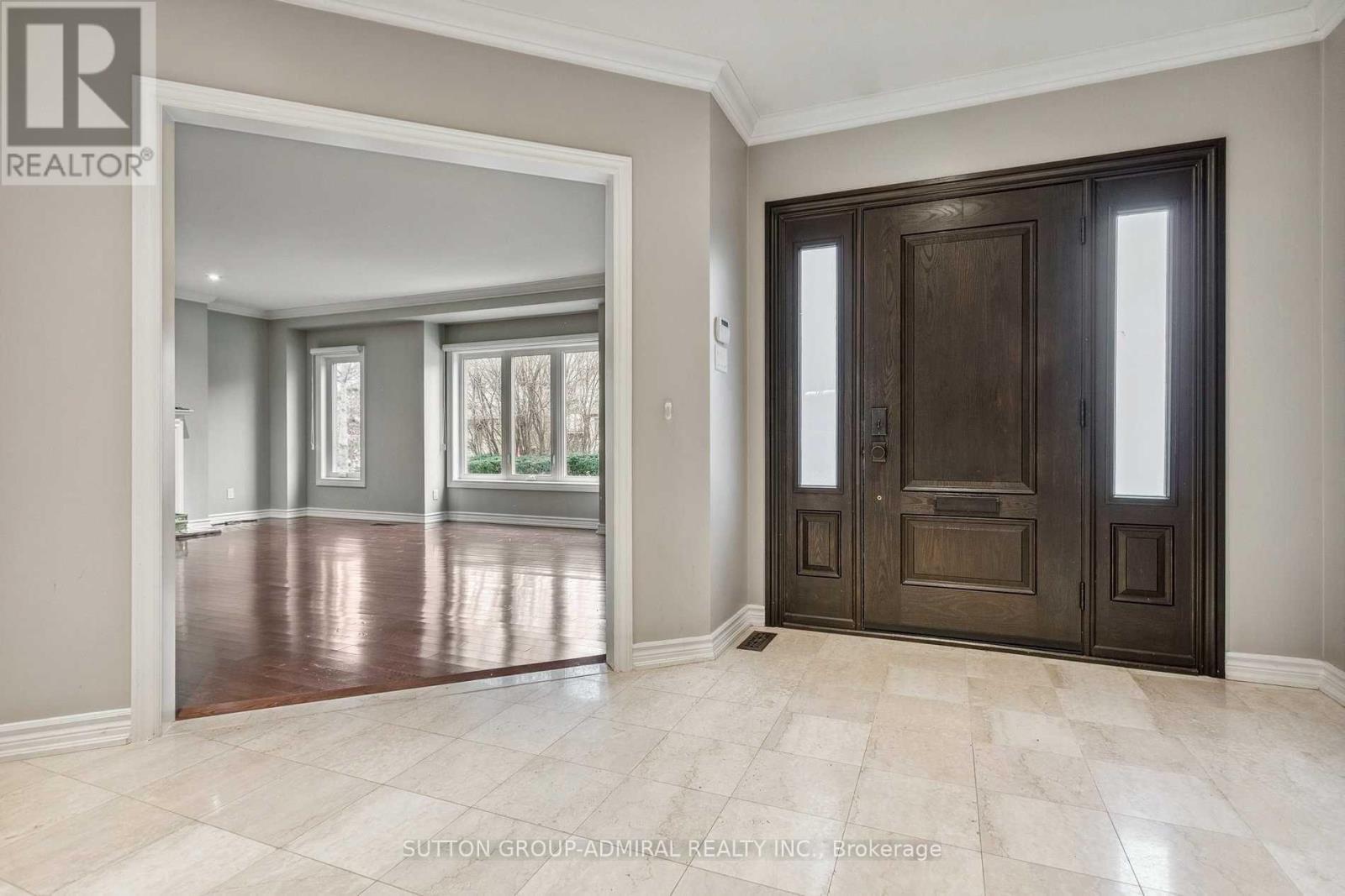 15 Whitehall Road, Toronto, Ontario  M4W 2C5 - Photo 4 - C12986854