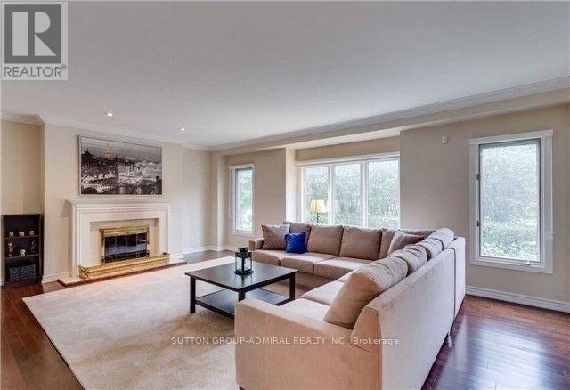 15 Whitehall Road, Toronto, Ontario  M4W 2C5 - Photo 6 - C12986854