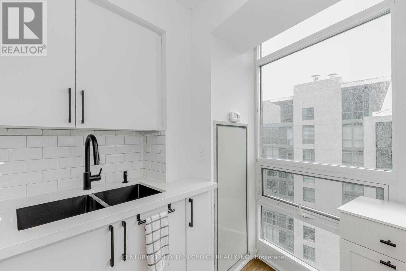 1611 - 215 Fort York Boulevard, Toronto, Ontario  M5V 4A2 - Photo 17 - C12986876