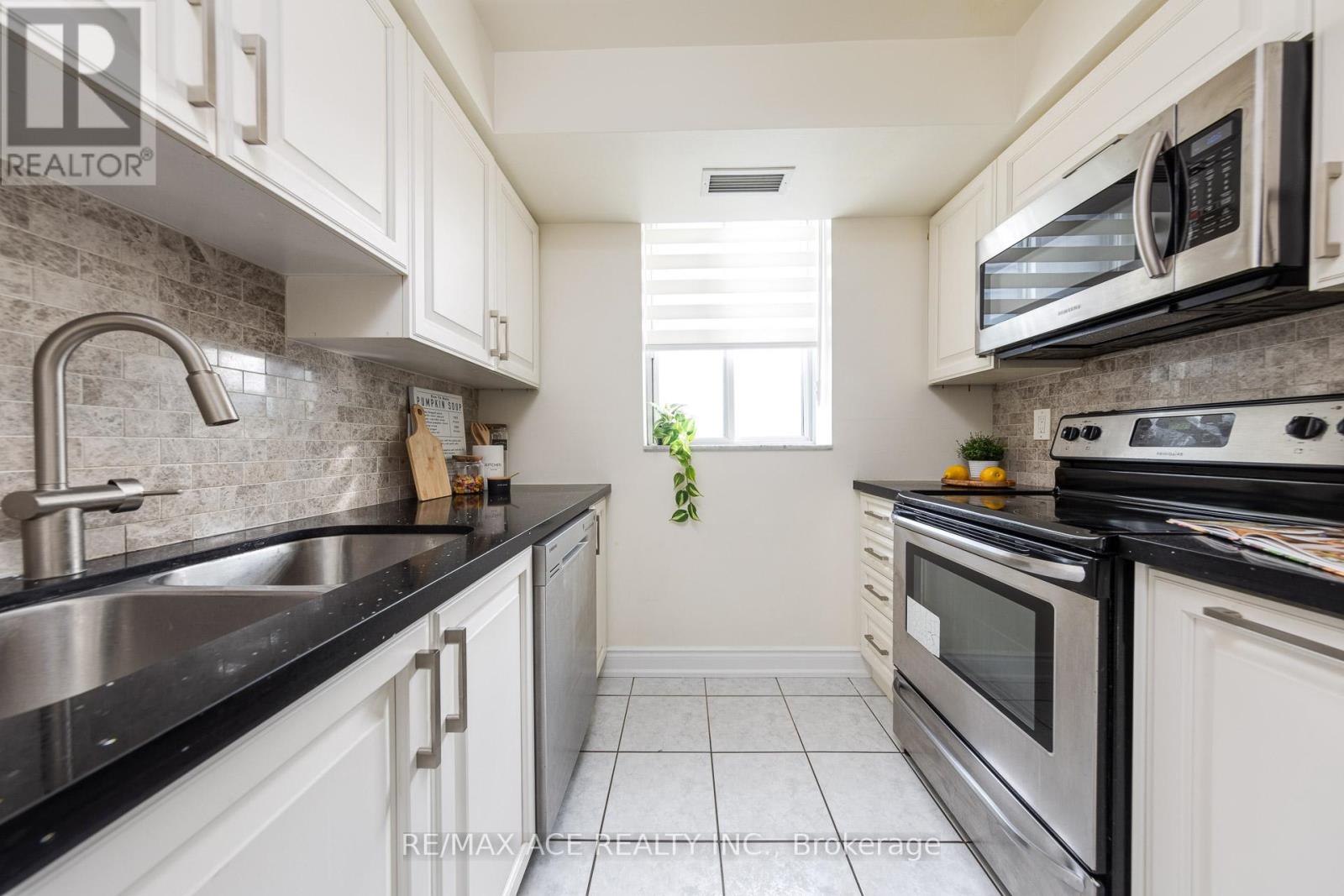 2307 - 1 Pemberton Avenue, Toronto, Ontario  M2M 4L9 - Photo 8 - C12986916