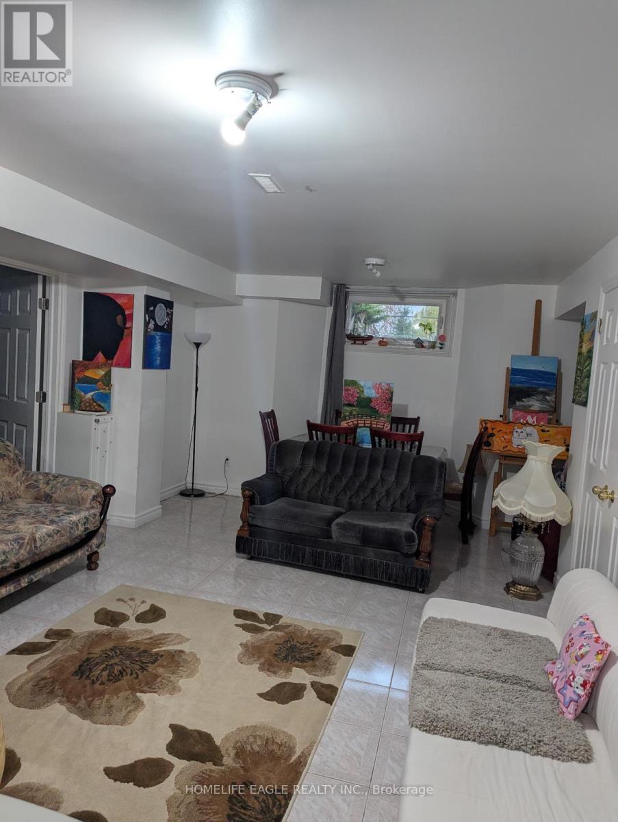 19 Schomberg Road, Richmond Hill, Ontario  L4E 2T7 - Photo 10 - N12986862