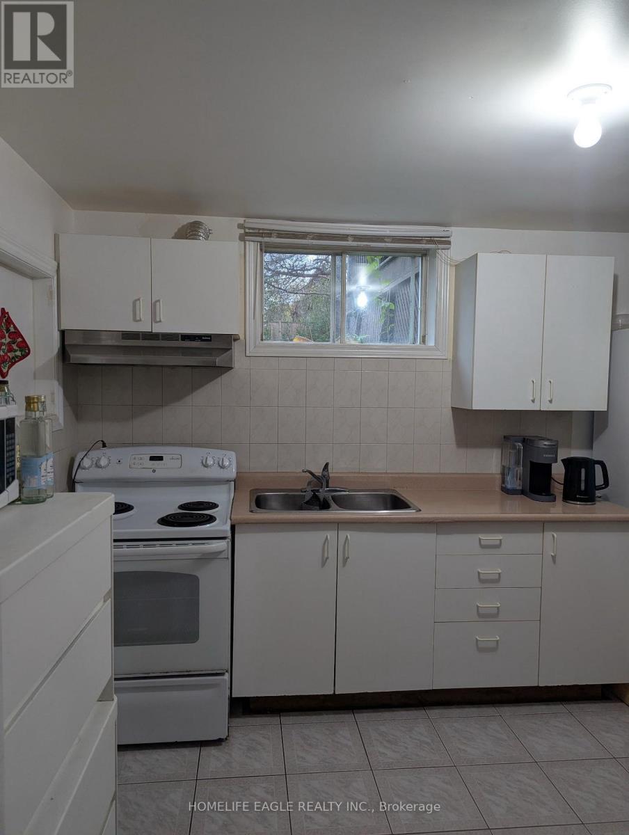 19 Schomberg Road, Richmond Hill, Ontario  L4E 2T7 - Photo 12 - N12986862