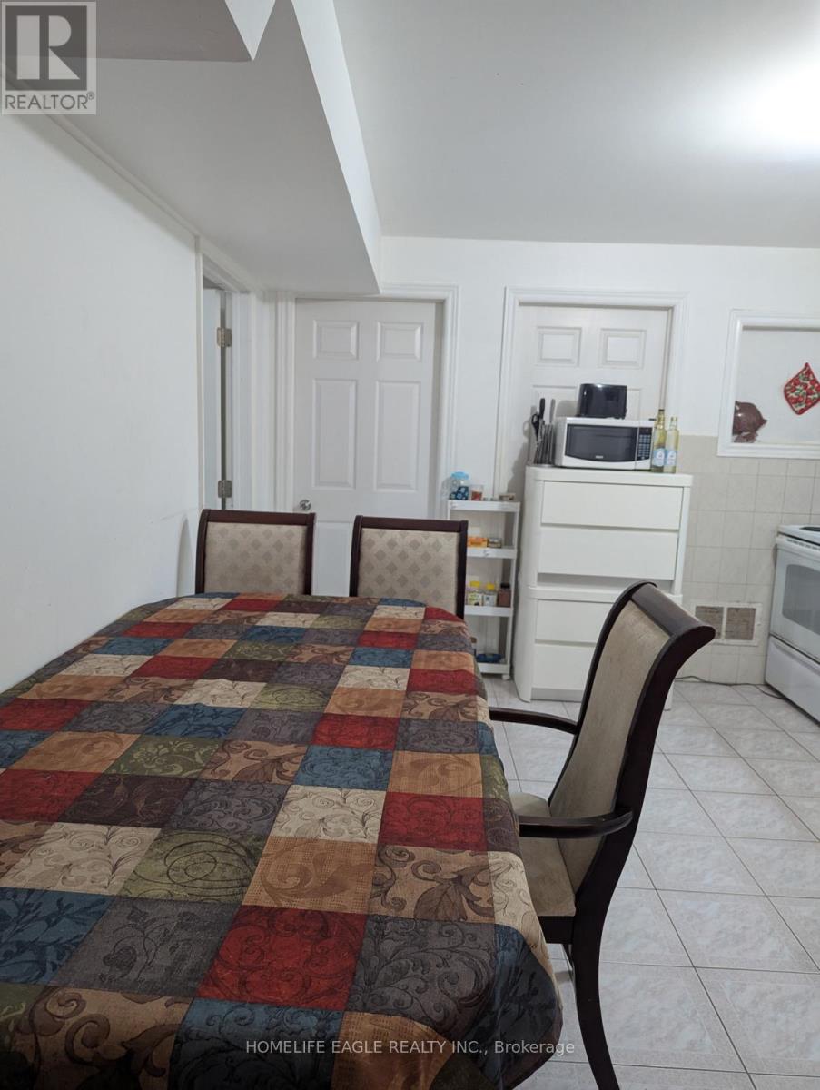 19 Schomberg Road, Richmond Hill, Ontario  L4E 2T7 - Photo 6 - N12986862