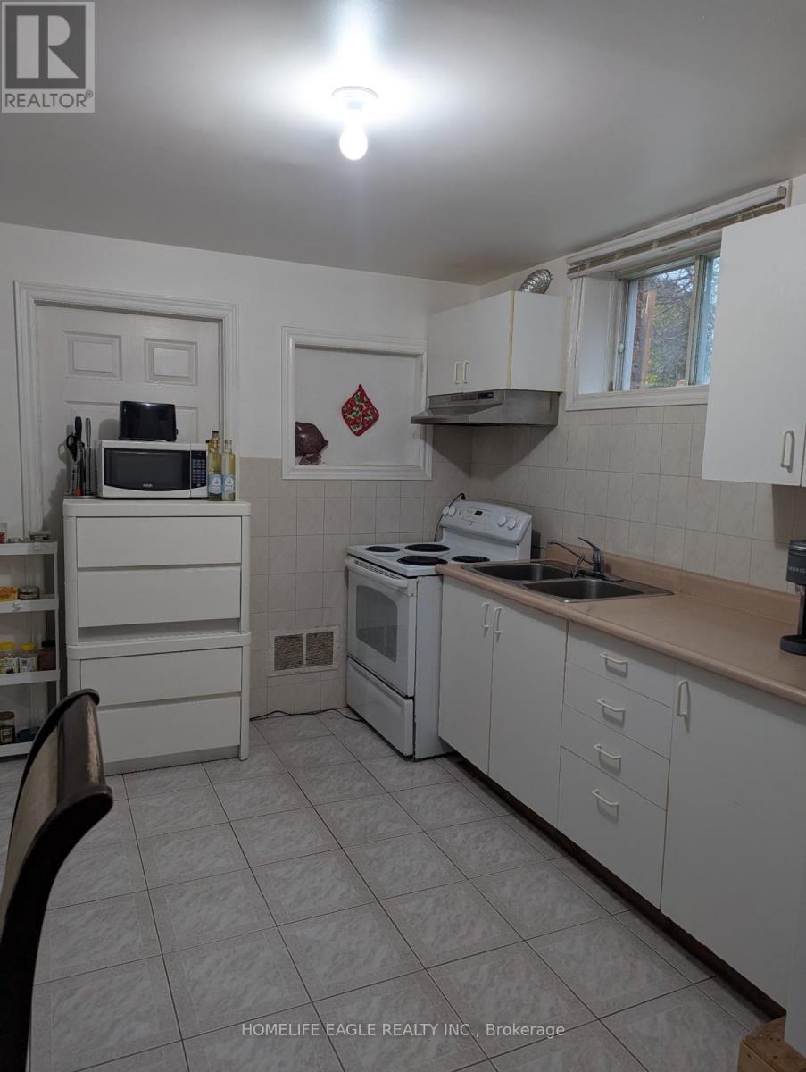 19 Schomberg Road, Richmond Hill, Ontario  L4E 2T7 - Photo 7 - N12986862