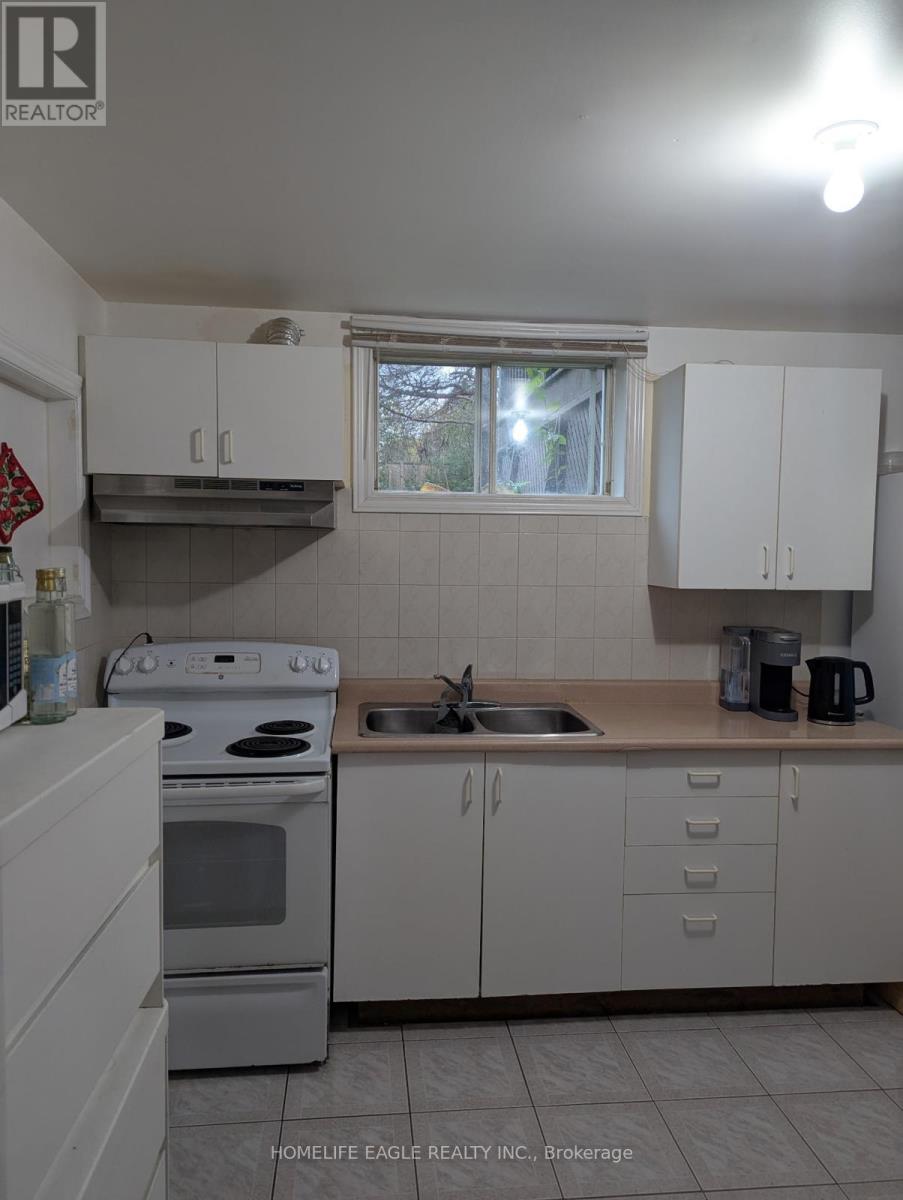 19 Schomberg Road, Richmond Hill, Ontario  L4E 2T7 - Photo 8 - N12986862