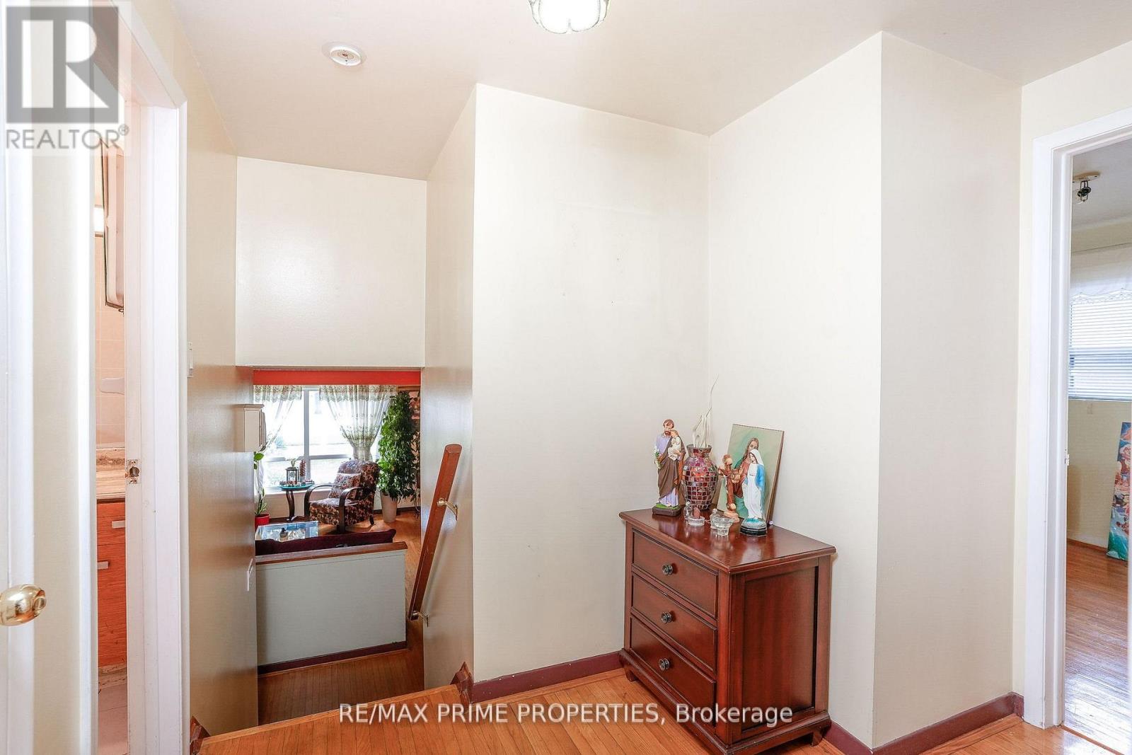 81 Silverstone Drive, Toronto, Ontario  M9V 3G4 - Photo 23 - W12986836