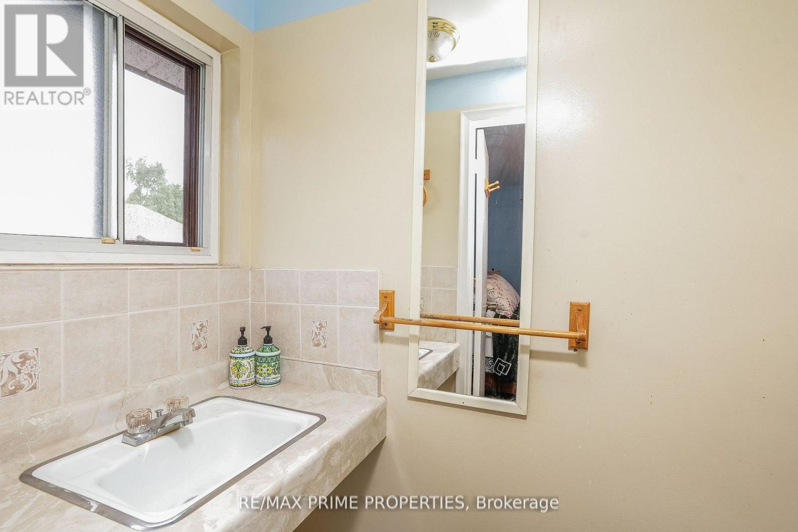 81 Silverstone Drive, Toronto, Ontario  M9V 3G4 - Photo 27 - W12986836