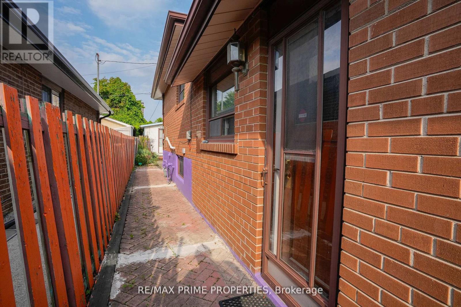 81 Silverstone Drive, Toronto, Ontario  M9V 3G4 - Photo 48 - W12986836