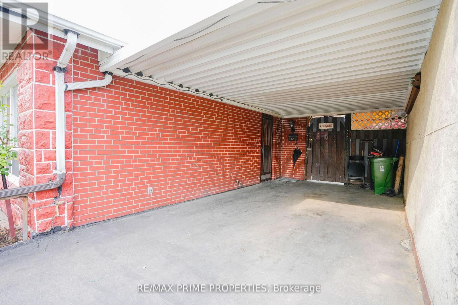 81 Silverstone Drive, Toronto, Ontario  M9V 3G4 - Photo 7 - W12986836