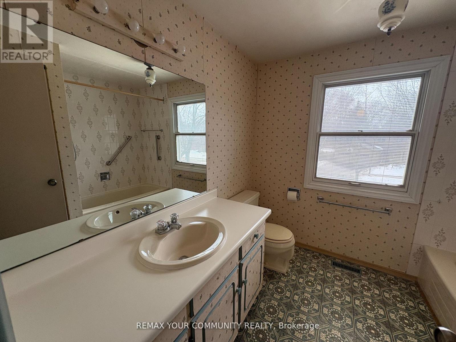 179 Digby Road, Oakville, Ontario  L6J 6A8 - Photo 19 - W12986840