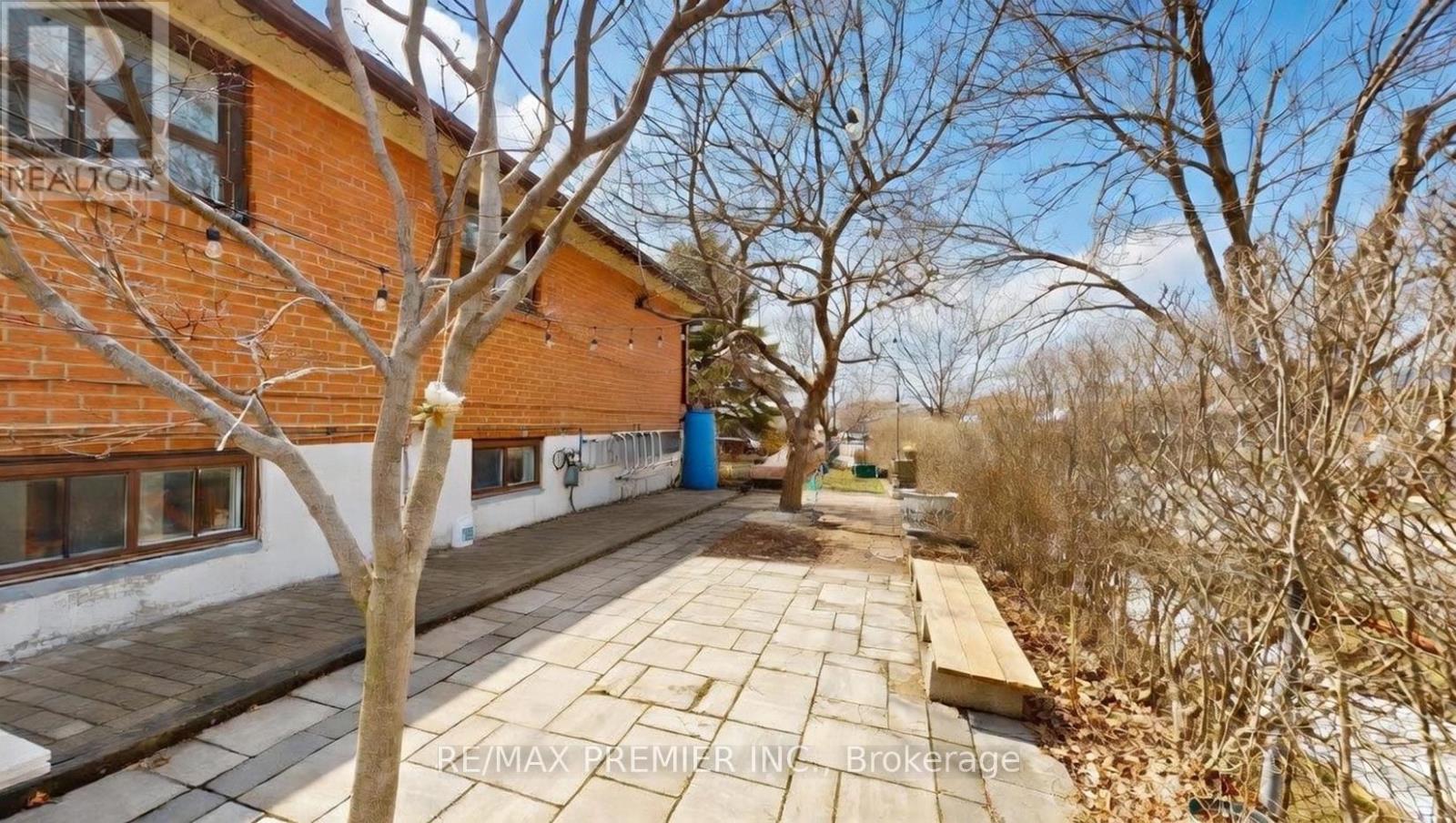 108 Hisey Crescent, Toronto, Ontario  M3N 1V1 - Photo 10 - W12986848