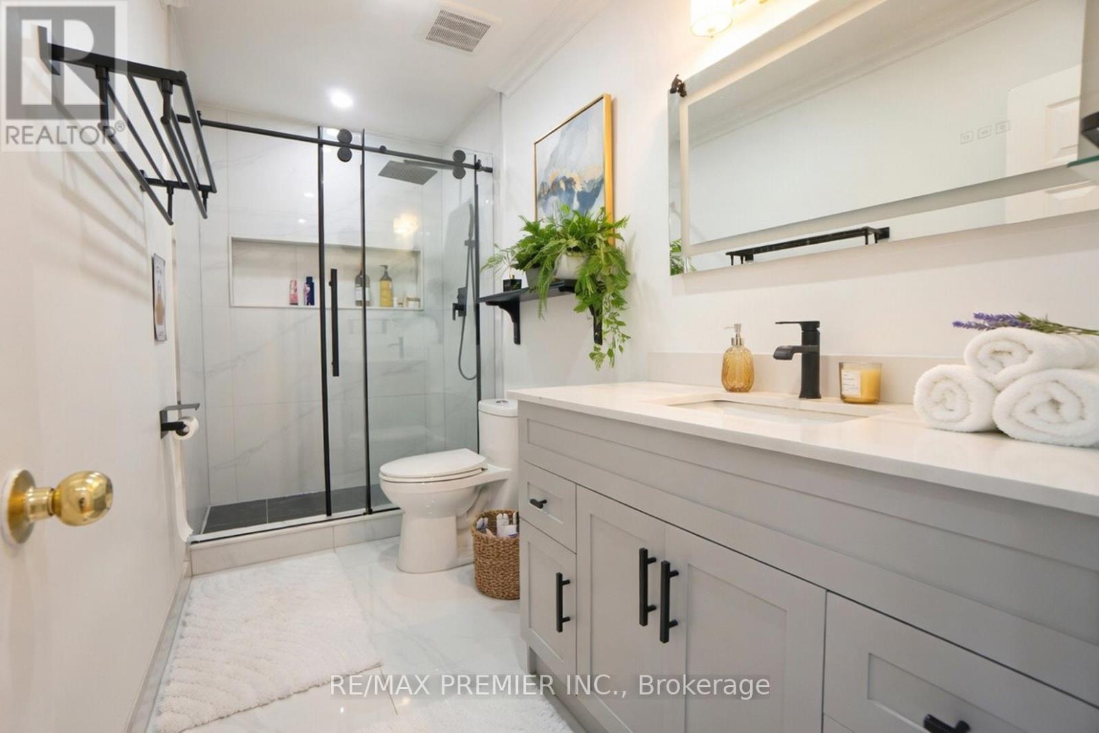 108 Hisey Crescent, Toronto, Ontario  M3N 1V1 - Photo 20 - W12986848