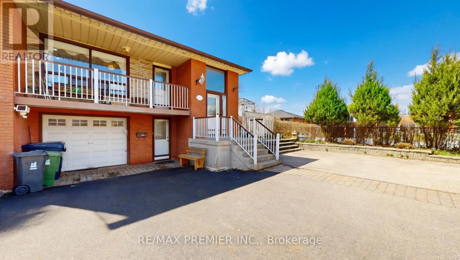 108 Hisey Crescent, Toronto, Ontario  M3N 1V1 - Photo 3 - W12986848