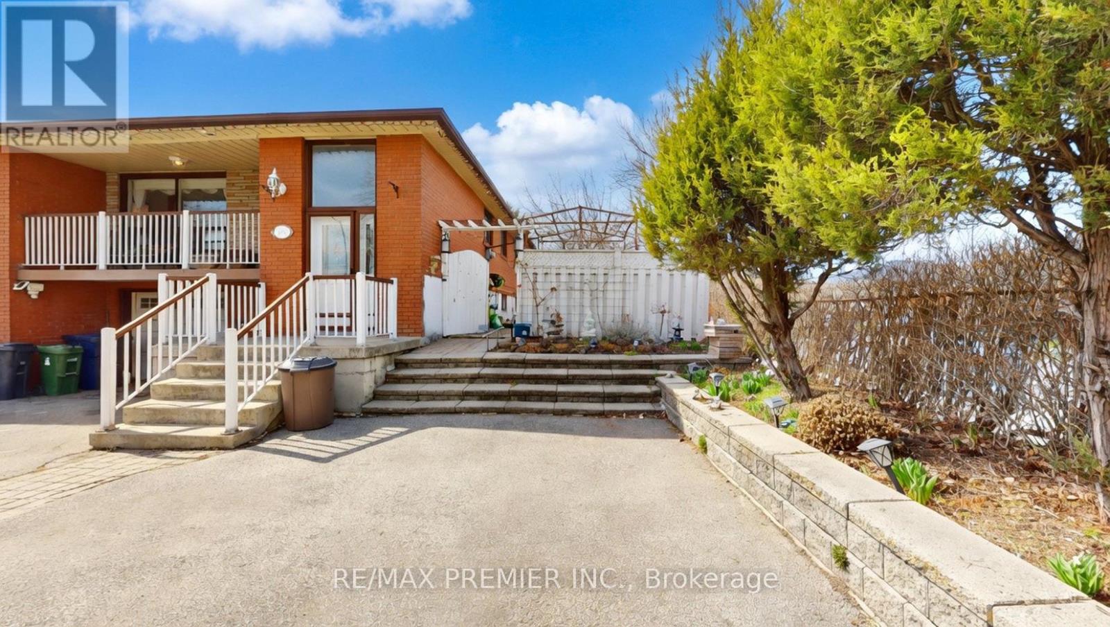 108 Hisey Crescent, Toronto, Ontario  M3N 1V1 - Photo 4 - W12986848