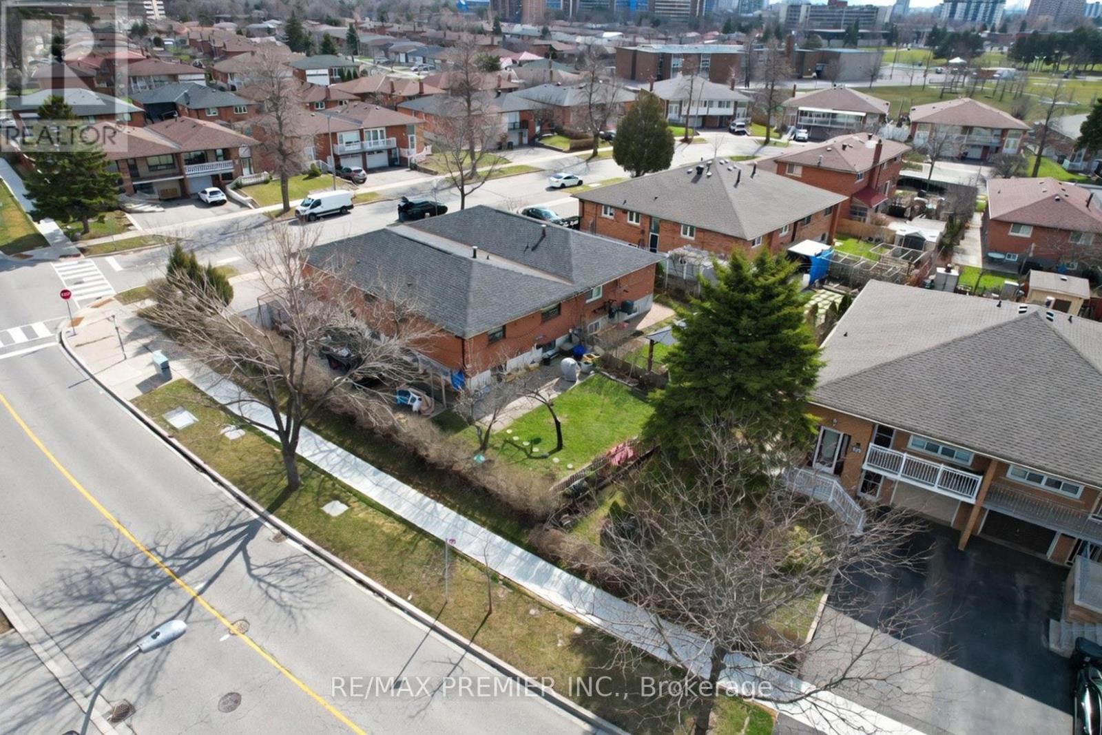 108 Hisey Crescent, Toronto, Ontario  M3N 1V1 - Photo 7 - W12986848