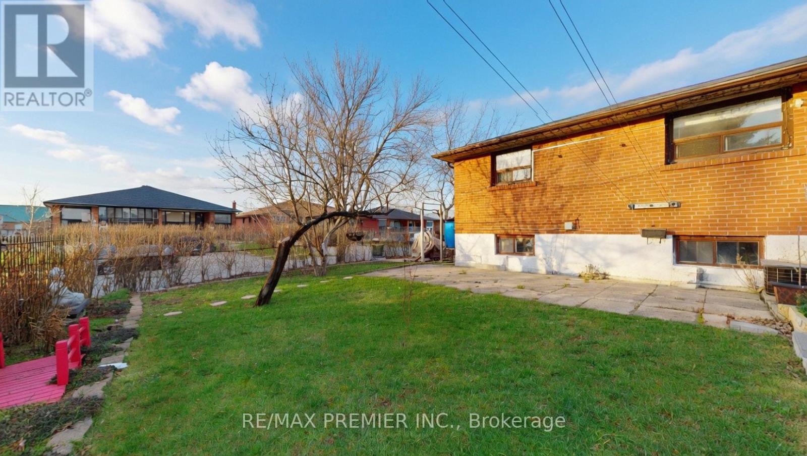 108 Hisey Crescent, Toronto, Ontario  M3N 1V1 - Photo 8 - W12986848