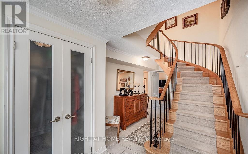 32 - 6679 Shelter Bay Road, Mississauga, Ontario  L5N 2A2 - Photo 2 - W12986864