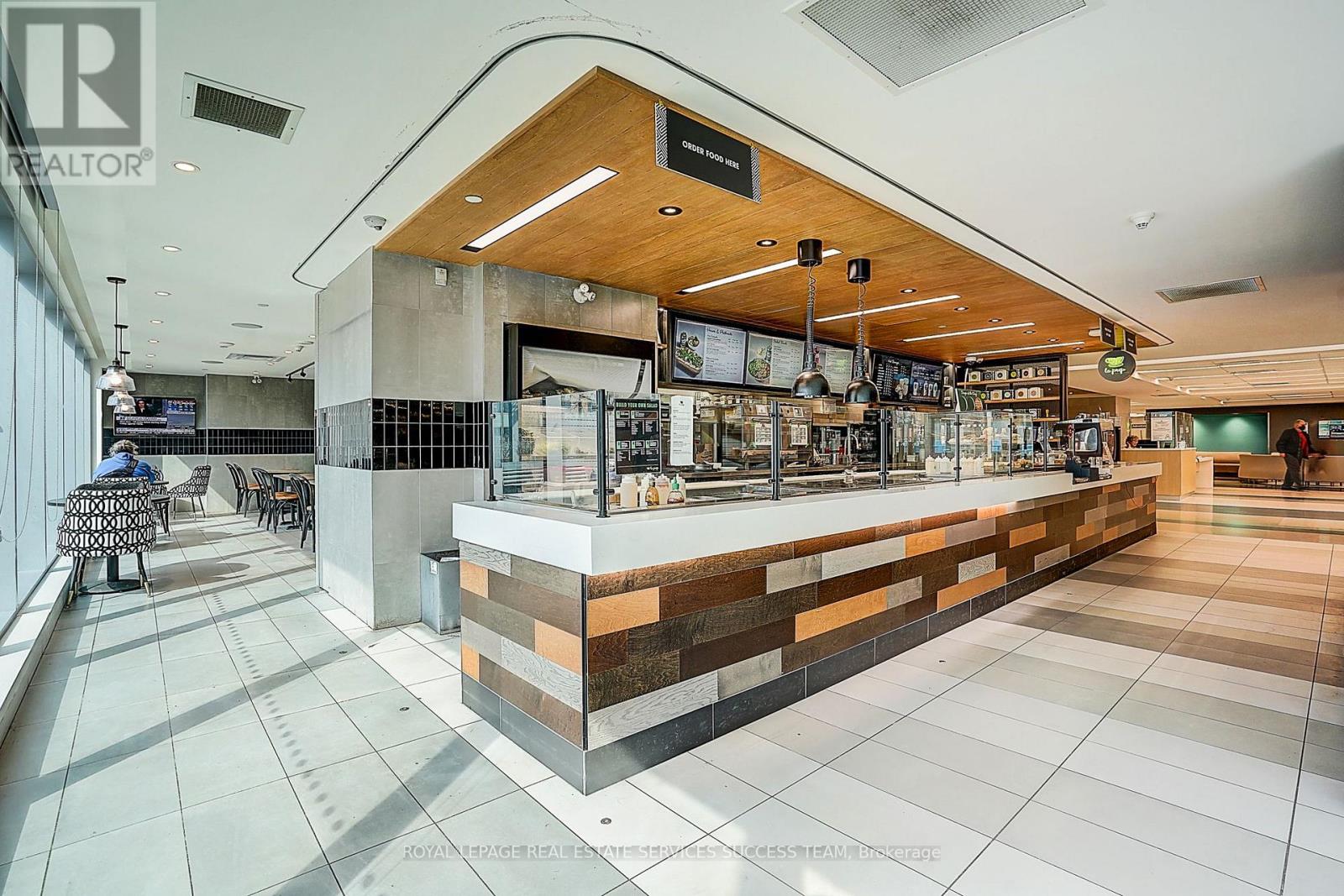 2b - 1230 North Shore Boulevard, Burlington, Ontario  L7S 1W7 - Photo 2 - W12986884