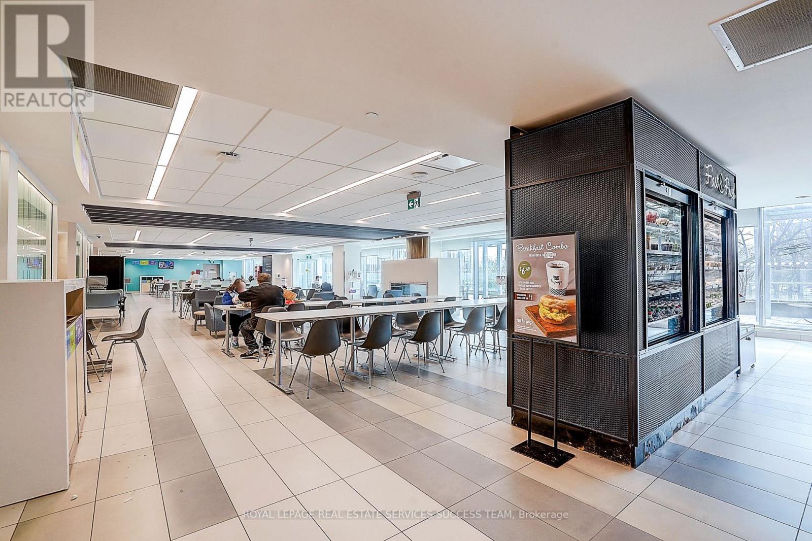 2b - 1230 North Shore Boulevard, Burlington, Ontario  L7S 1W7 - Photo 3 - W12986884