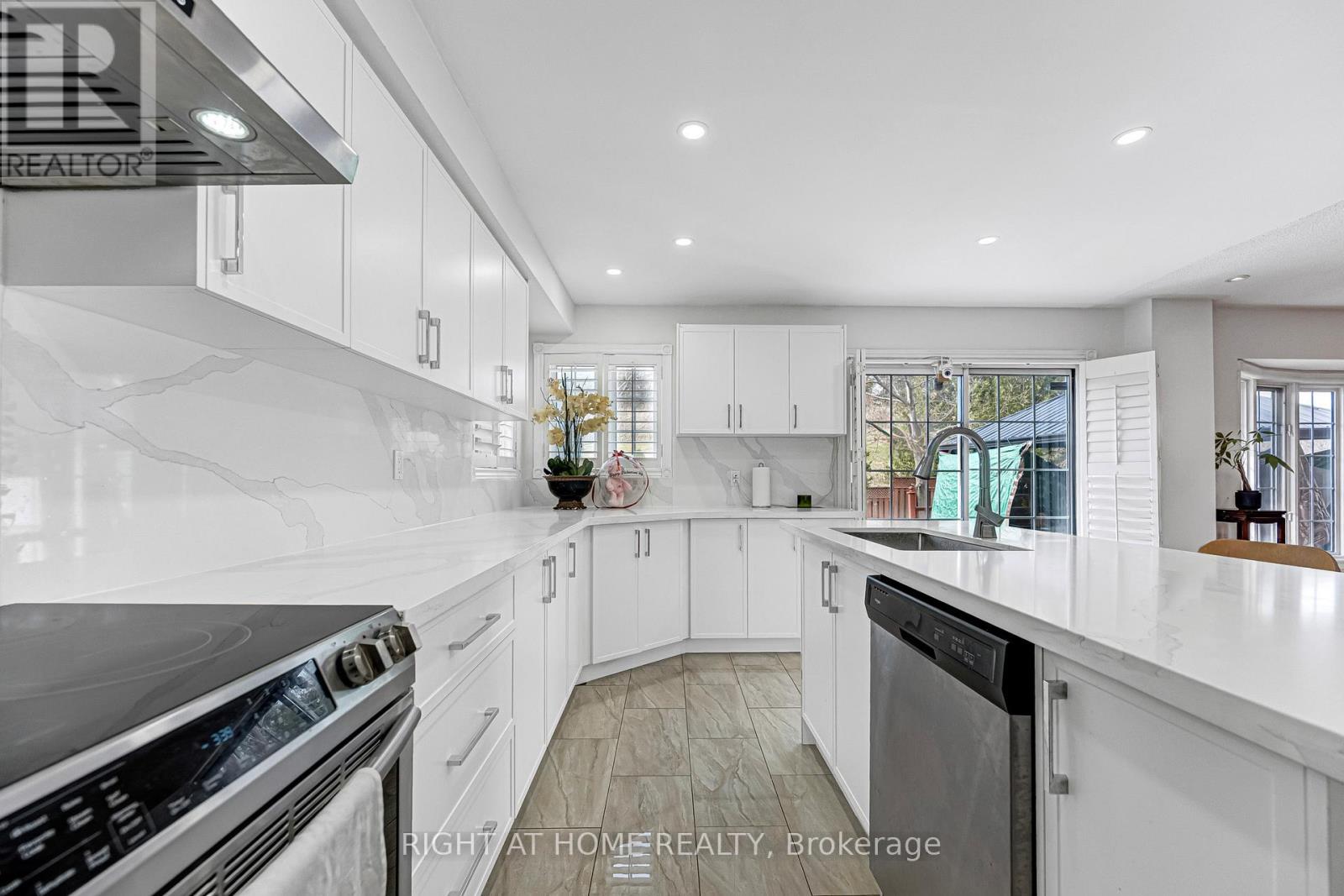 343 Bristol Road E, Mississauga, Ontario  L4Z 3V6 - Photo 16 - W12986894