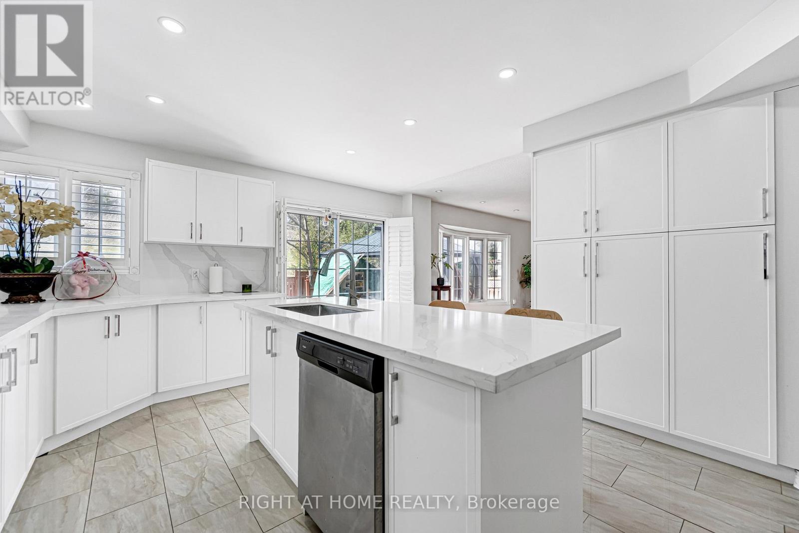 343 Bristol Road E, Mississauga, Ontario  L4Z 3V6 - Photo 17 - W12986894