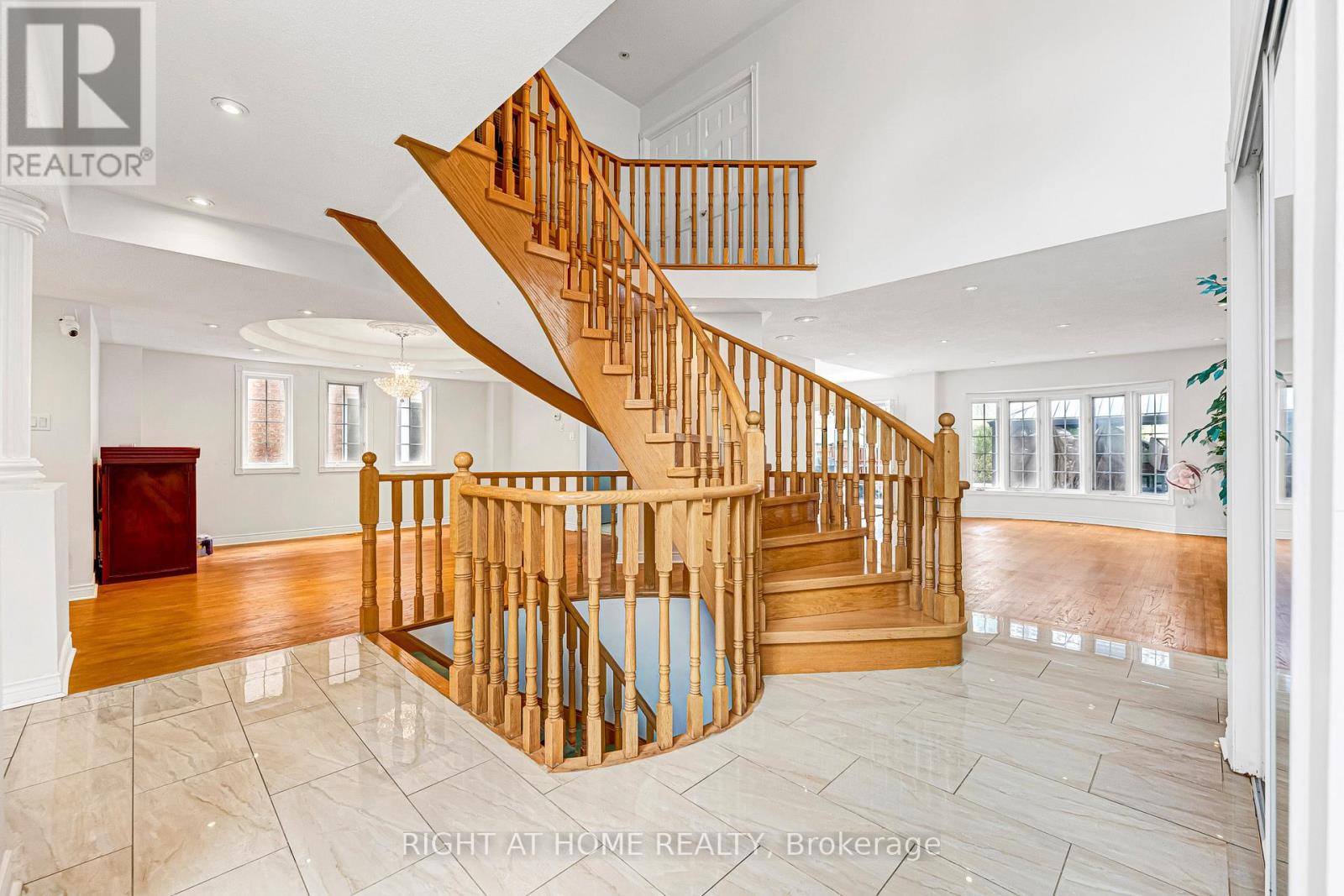 343 Bristol Road E, Mississauga, Ontario  L4Z 3V6 - Photo 5 - W12986894