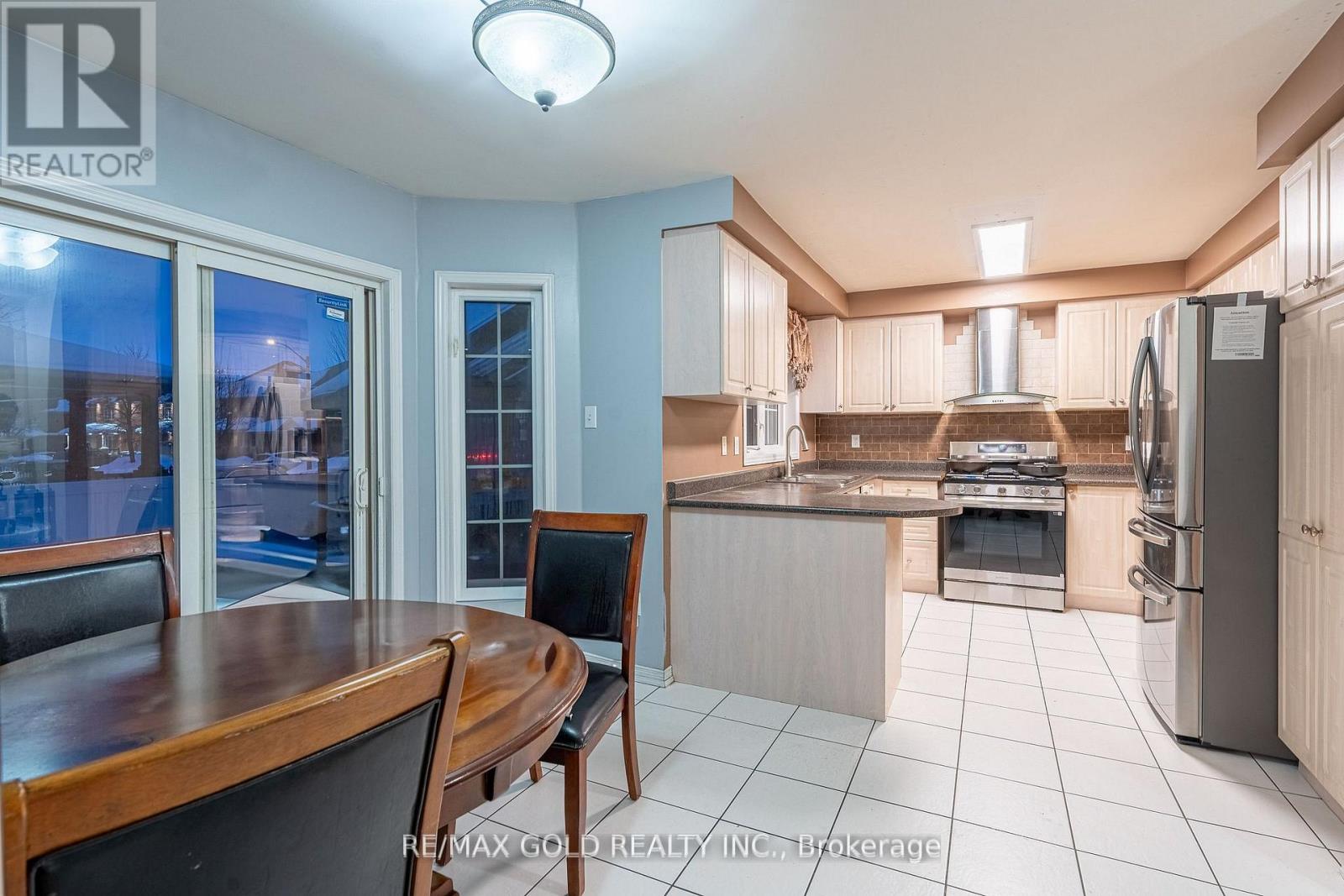 46 Egypt Drive, Brampton, Ontario  L6R 2T9 - Photo 11 - W12986896