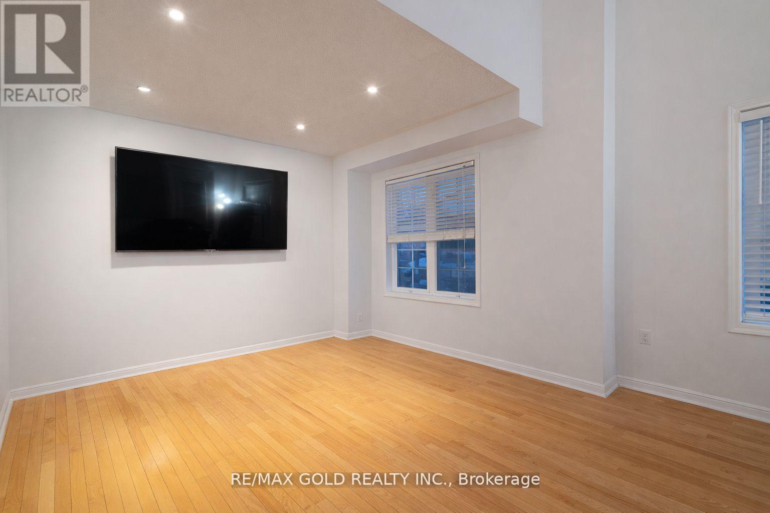 46 Egypt Drive, Brampton, Ontario  L6R 2T9 - Photo 7 - W12986896