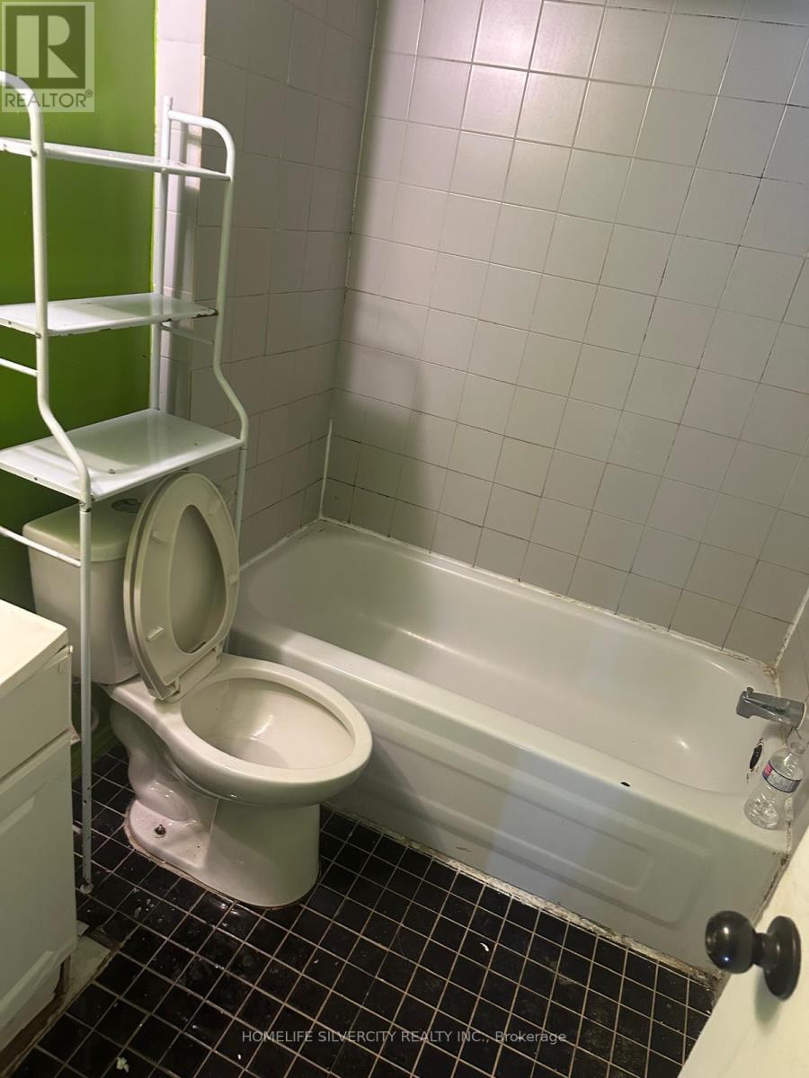 Bsmnt - 31 Lakeland Drive S, Toronto, Ontario M9V 1M8 - Photo 11 - W12986928