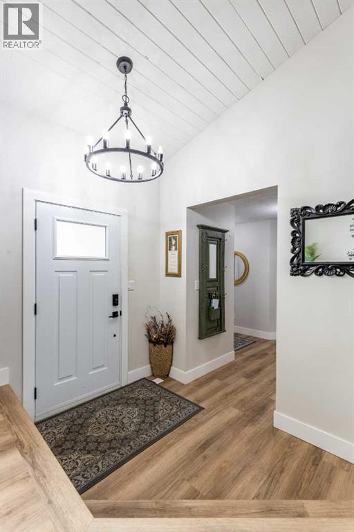 8 Ross View Bay SE, Medicine Hat, Alberta  T1B 3H9 - Photo 2 - A2297423