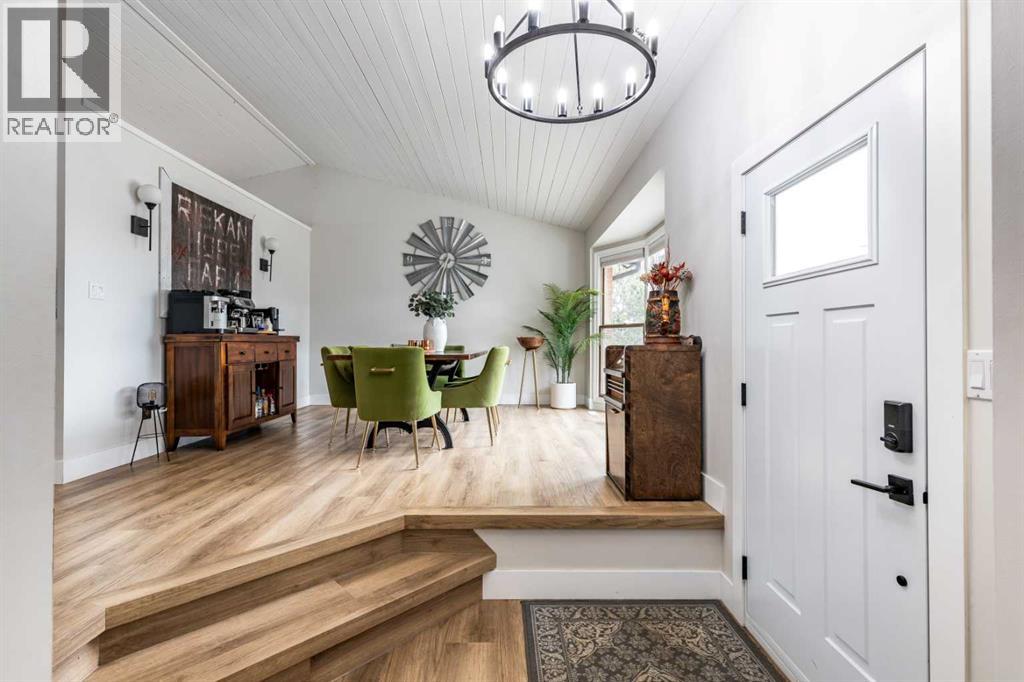 8 Ross View Bay SE, Medicine Hat, Alberta  T1B 3H9 - Photo 3 - A2297423