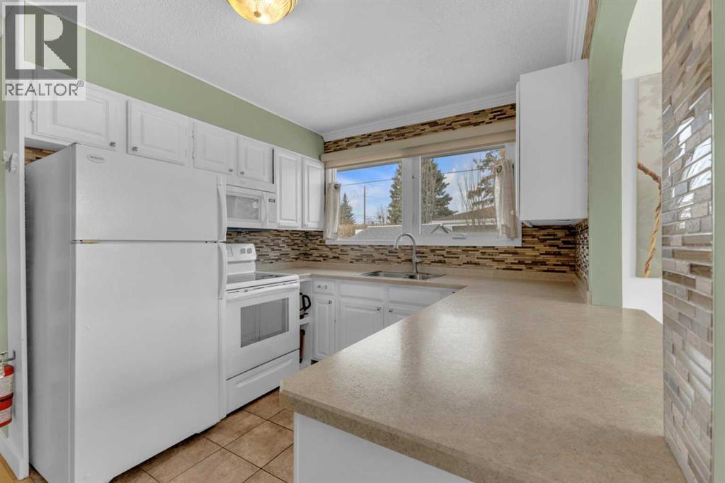 5934 41 Streetcrescent, Red Deer, Alberta  T4N 1B7 - Photo 3 - A2297336