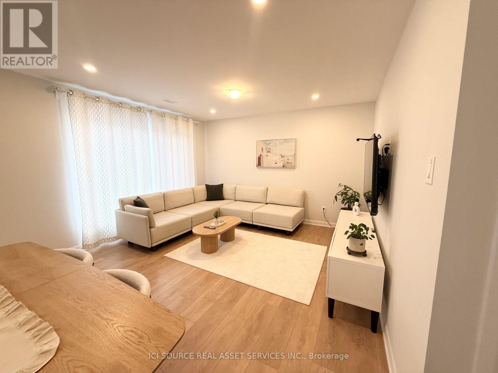 1605 Creekway Private, Ottawa, Ontario  K2T 0T1 - Photo 2 - X12986908