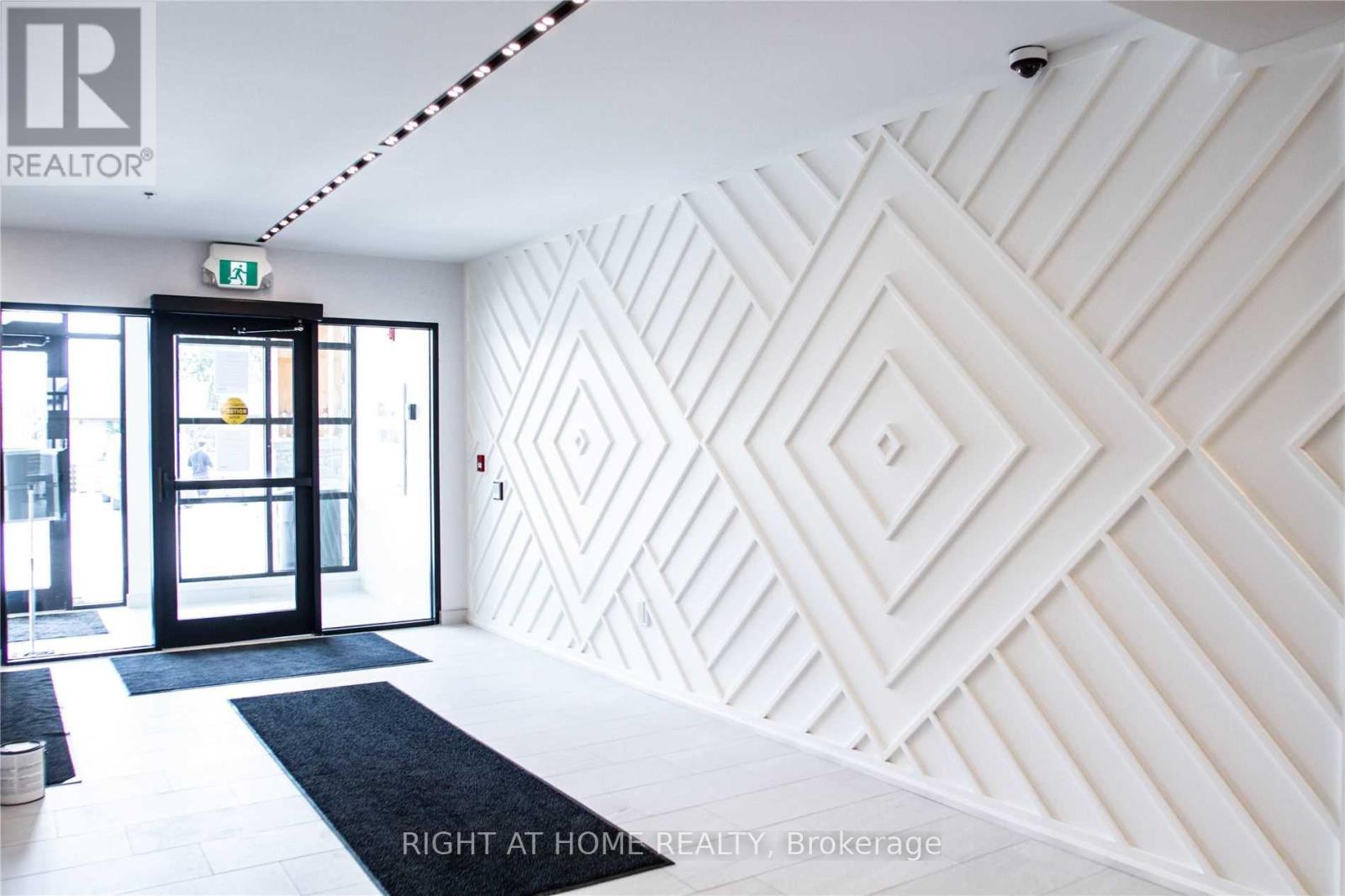 136 - 110 Fergus Avenue, Kitchener, Ontario  N2A 2H2 - Photo 2 - X12986930