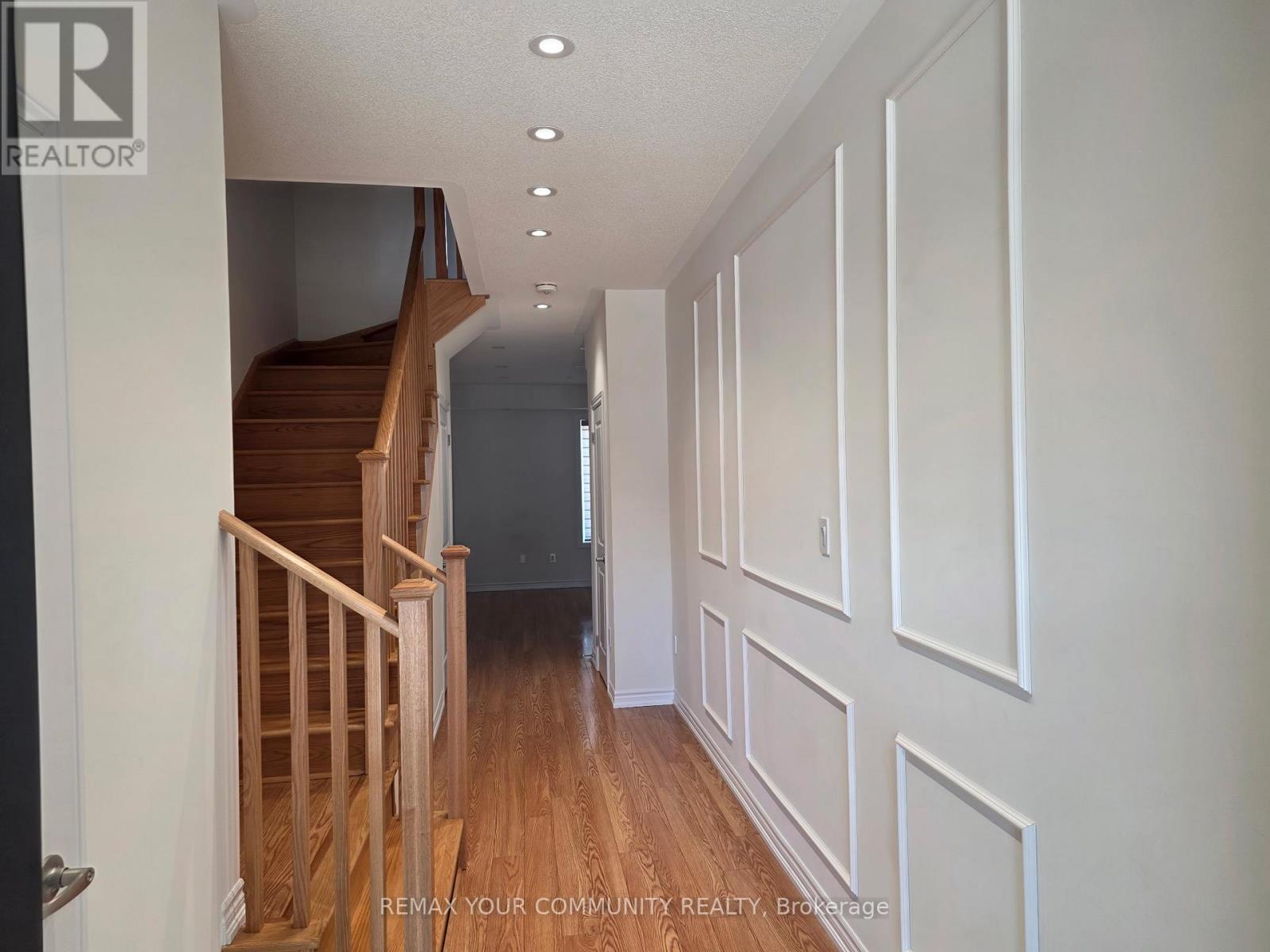 39 Tamworth Terrace, Barrie, Ontario  L9S 2Z8 - Photo 2 - S12960370