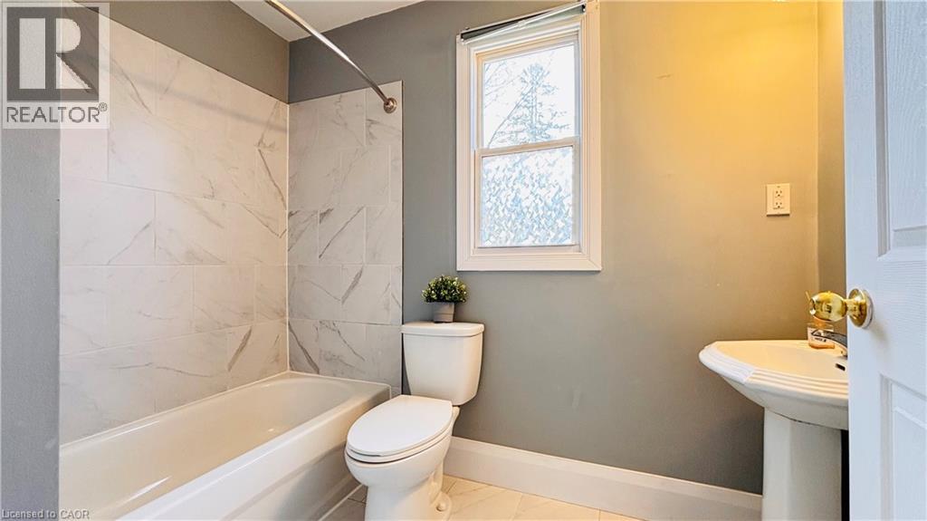 138 Glasgow Street, Kitchener, Ontario  N2G 2G9 - Photo 11 - 40819499