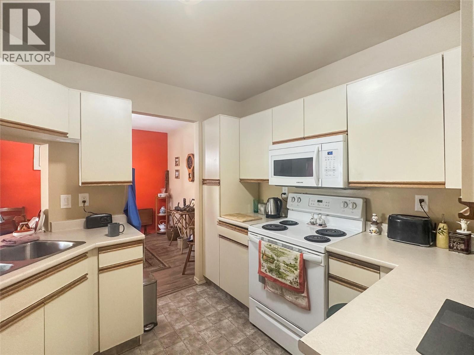 337 MCKINNEY Road Unit# 211 Oliver Photo 2