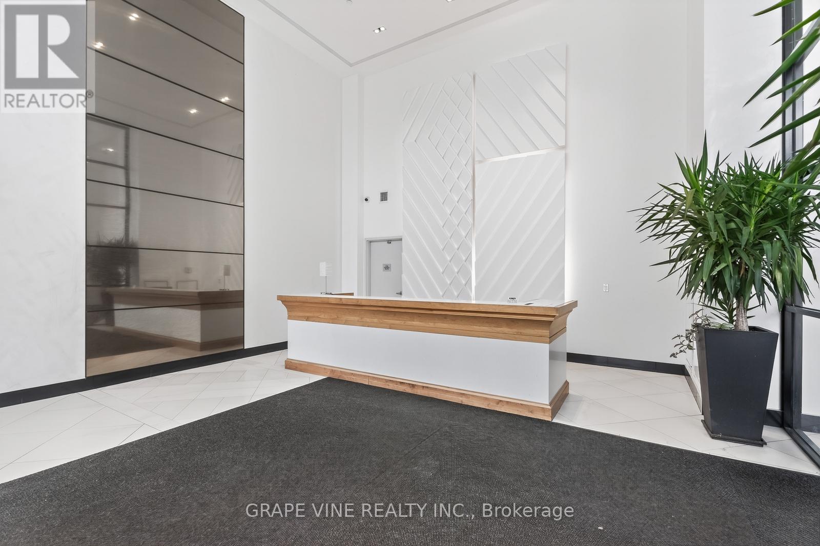 1010 - 255 Bay Street, Ottawa, Ontario  K1R 0C5 - Photo 3 - X12986954