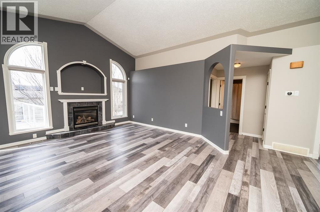 60 Daniel Close, Red Deer, Alberta  T4R 3M3 - Photo 5 - A2300273